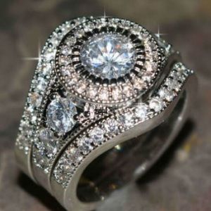 Gorgeous 3 ring set with CZs. Size 7.